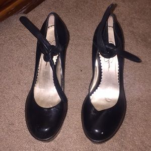 Black platform dress shoes